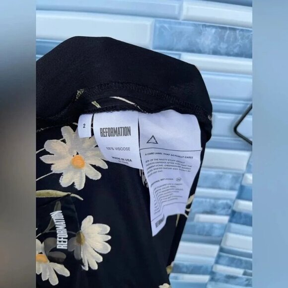 Reformation floral print dress size 2 - Picture 13 of 15